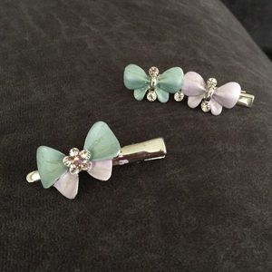 2 Bow shaped hair clips with sparkling accents